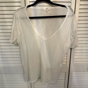 Socialite White V-Neck Short Sleeve Tee